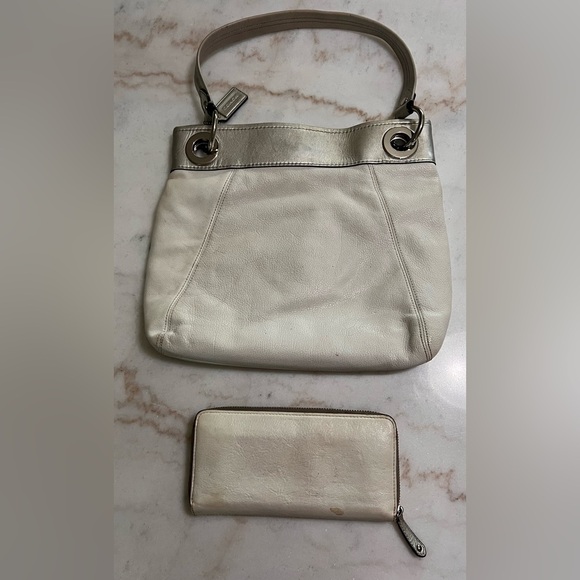 Vintage Coach Ashley White Silver Leather Shoulder Handbag With Matching Wallet - Picture 6 of 11